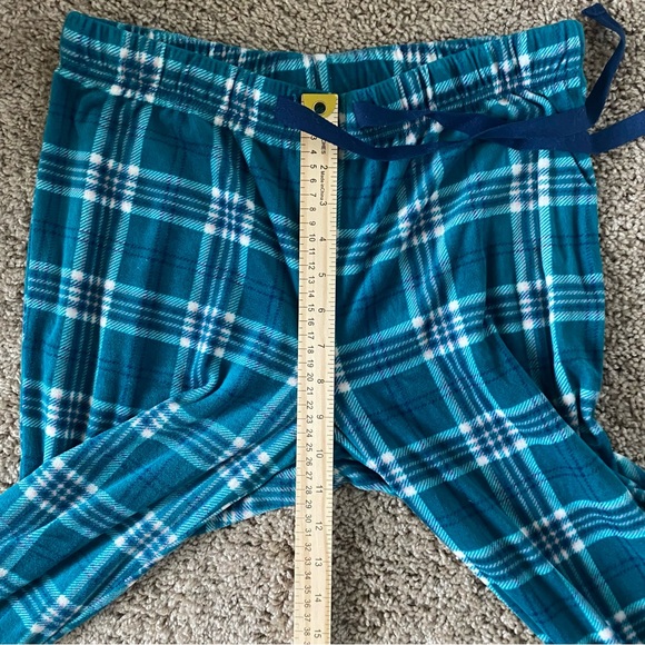 Yarn & Sea Women's Velour 2-Piece Pajama Sets - Picture 8 of 9